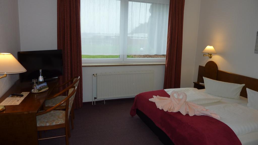 Heidehotel Herrenbruecke Faßberg Buitenkant foto