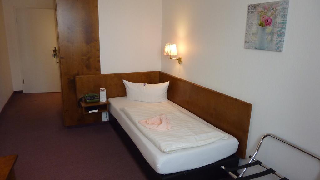Heidehotel Herrenbruecke Faßberg Kamer foto